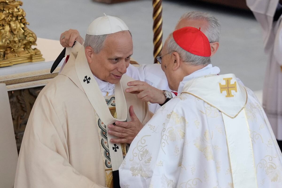 Ceremonia. El papa León XIV celebra la misa durante la inauguración formal de su pontificado en la Plaza de San Pedro del Vaticano, el domingo 18 de mayo de 2025. (AP / Jacquelyn Martin, Pool)
