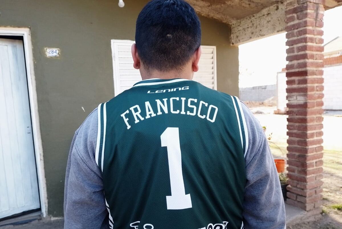 Francisco Benítez, ganador del reality La Voz Argentina y un reconocimiento por parte de Asociación Deportiva Atenas. (Prensa Atenas)