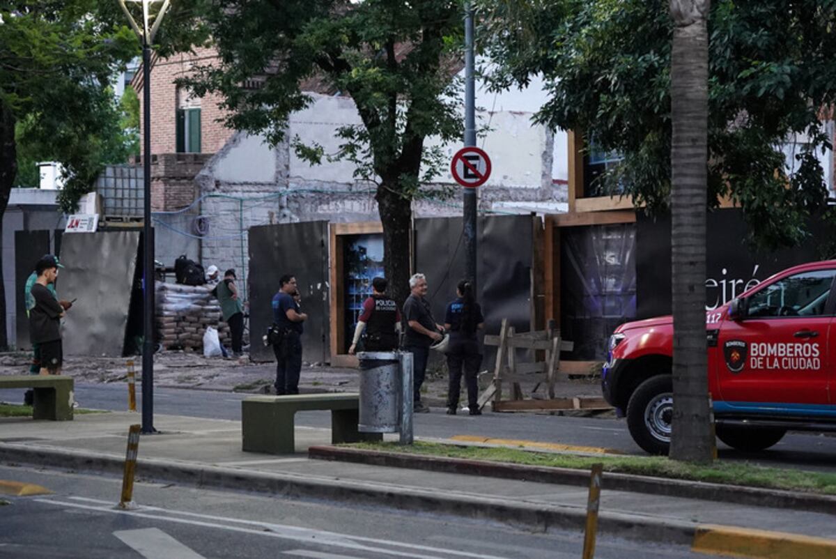 Una chica muere luego de que le caiga un andamio de una obra en construcción encima. Villa Devoto.
Foto Santiago Garcia Díaz