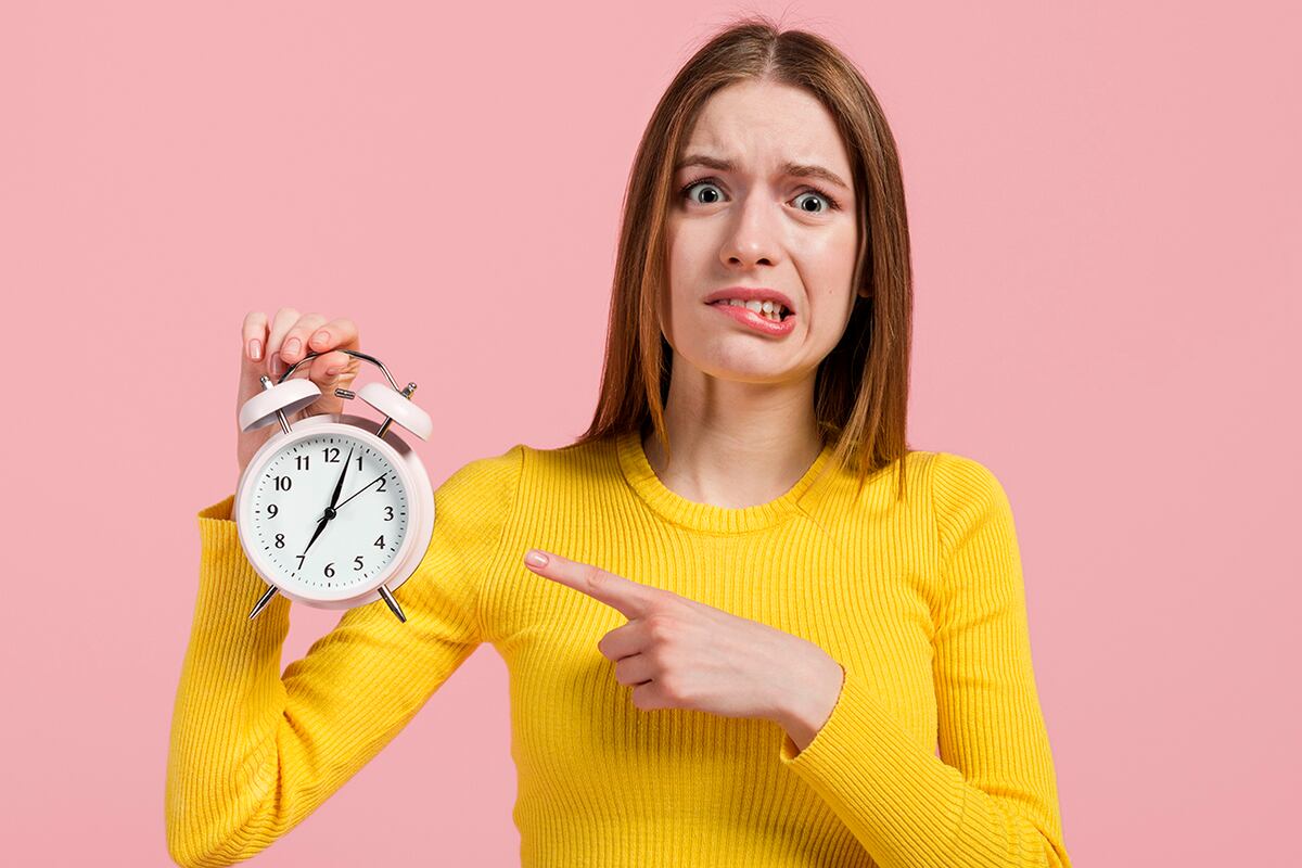 Qué significa que una persona llegue temprano a todos lados. (Freepik)