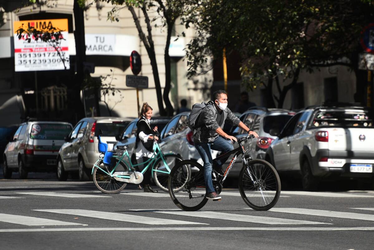 Día mundial sin auto: cuáles son los beneficios de usar la bici o caminar 