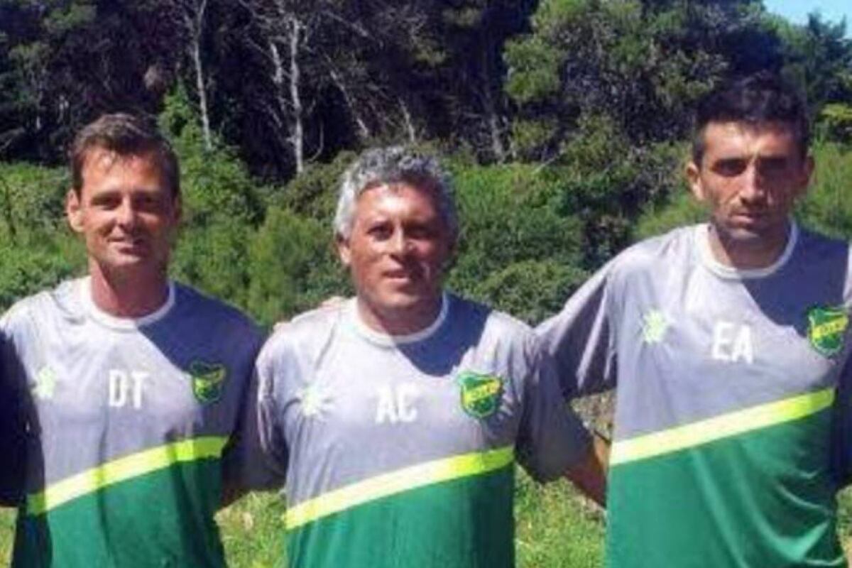 Diego Cocca, en tiempos como DT de Defensa y Justicia. En el otro costado de la foto, Mariano Torrico. (Gentileza)