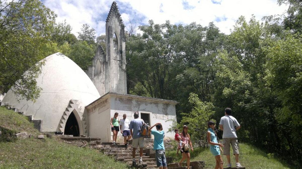 La obra cumbre. La capilla a la que Guido Buffo dedicó sus años de soledad y desconsuelo (La Voz).