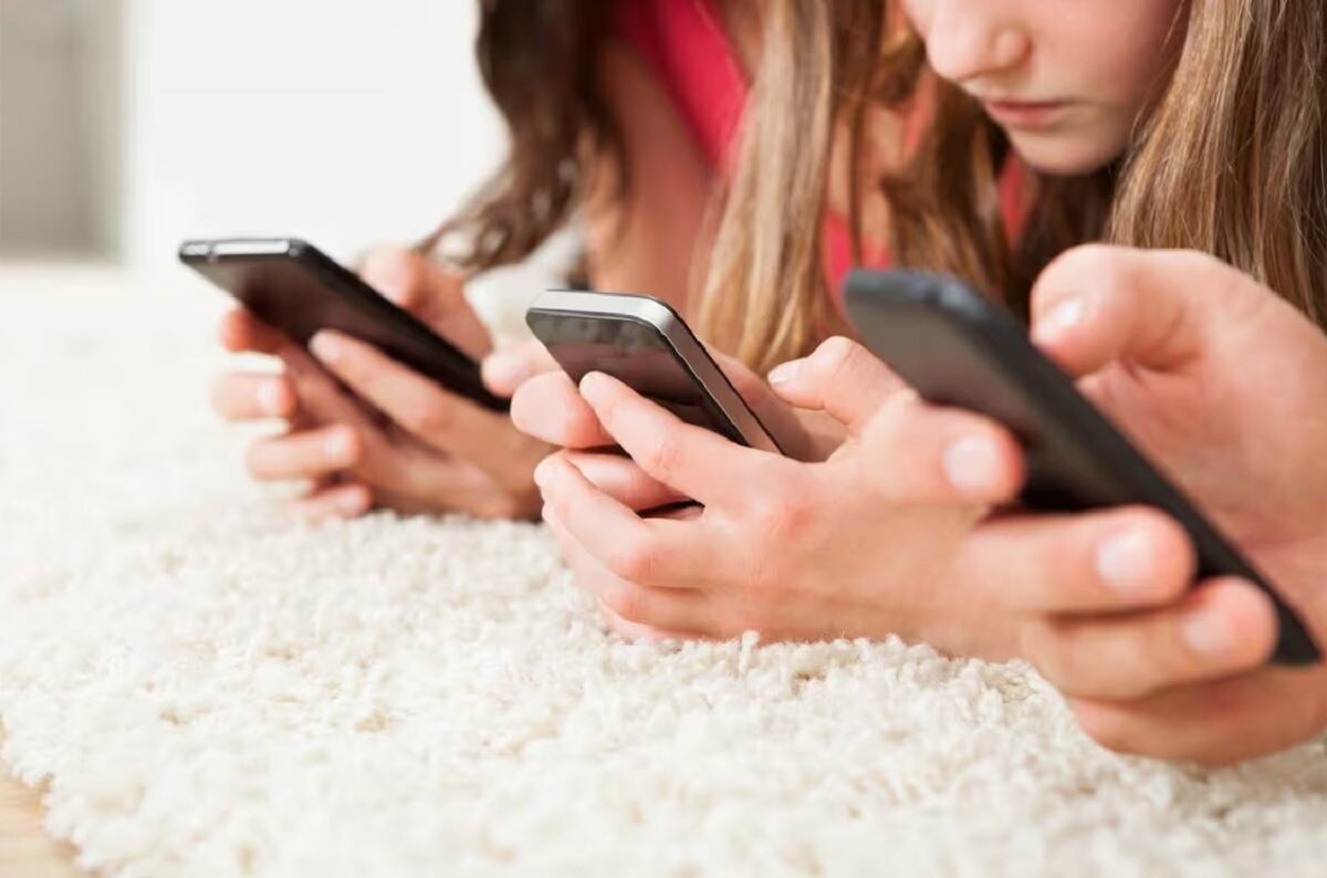 Vigilancia y poder: el lado B de la protección a los niños y la adicción al celular