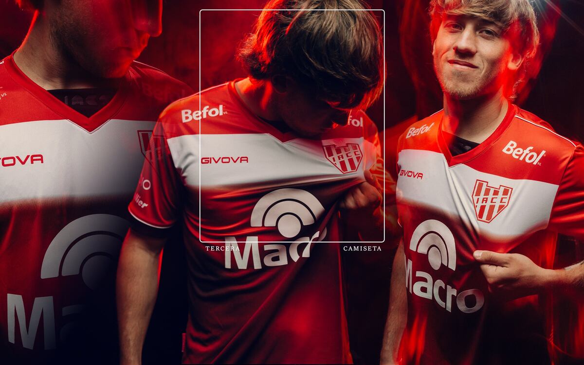 La nueva camiseta de Instituto. (IACC).