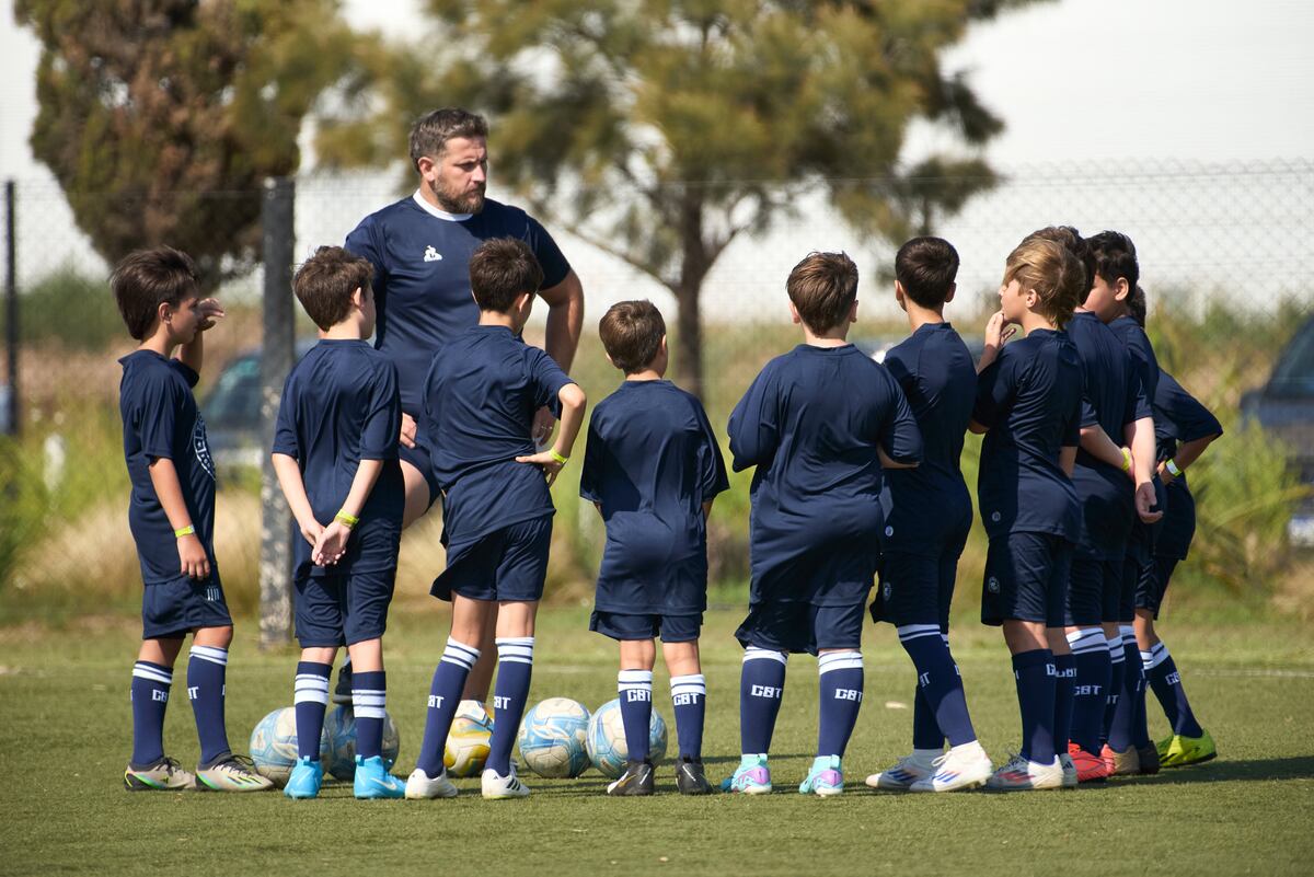 Campus Talleres: fútbol, valores y experiencias únicas para chicos y chicas. Del 16 al 20 de diciembre, niños y niñas podrán entrenar en el CARD Amadeo Nuccetelli y vivir el club desde adentro. (Prensa Talleres)
