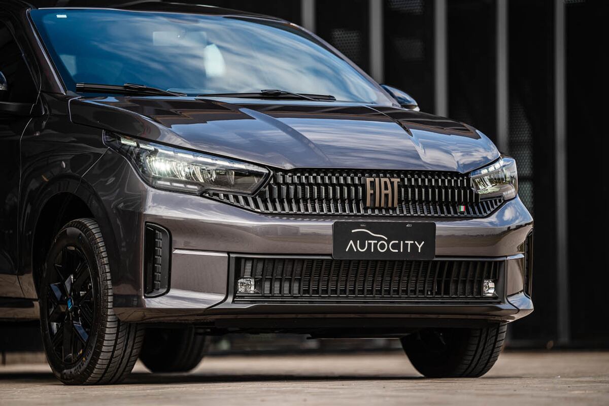 Fiat Cronos incorpora nueva parrilla delantera con un diseño que Fiat denomina Pixel.