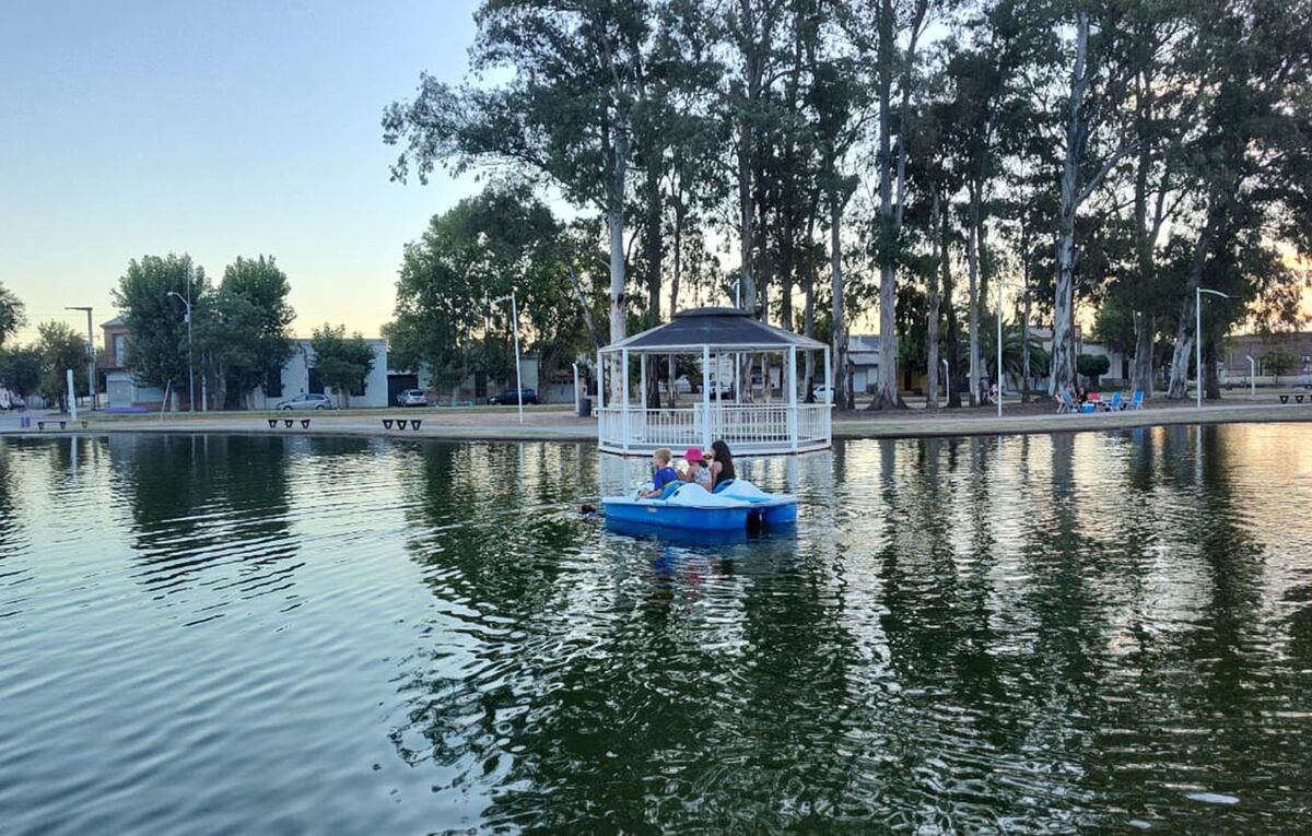 Paseo del Ferrocarril, lago, Canals, Córdoba.