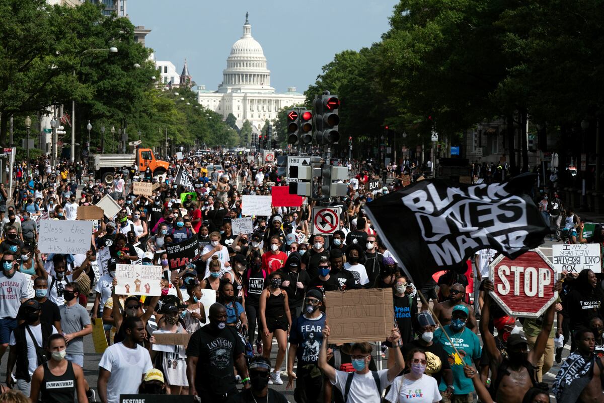 La manifestación de este sábado sucedió en el mismo lugar que Martin Luther King dio su famoso discurso, 58 años atrás. (AP / Jose Luis Magana)