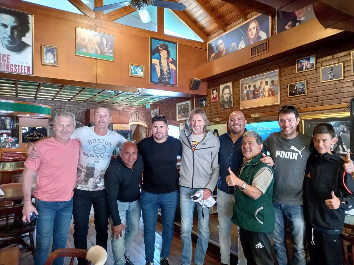 Ricardo Gareca. Se viene siempre a Carlos Paz para visitar a parte de su familia. Ahí se reencuentra con David Díaz, Darío Gigena, Jorge Ciancaglini, entre otros.