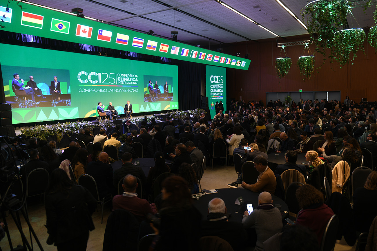 El gobernador Martín Llaryora en la apertura de la Conferencia Climática Internacional en Córdoba 2025. (Ramiro Pereyra / La Voz)