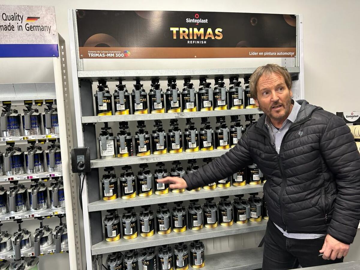 Entre su marca propia y otra alemana que comercializa, Sinteplast ofrece un catálogo de hasta 30 mil colores en pinturas para automóviles.
