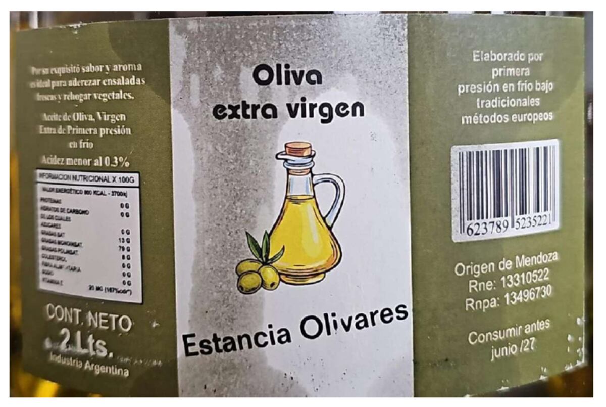 Salud. El aceite de oliva extra virgen marca Estancia Olivares, de Mendoza, que se prohibió. (Anmat)