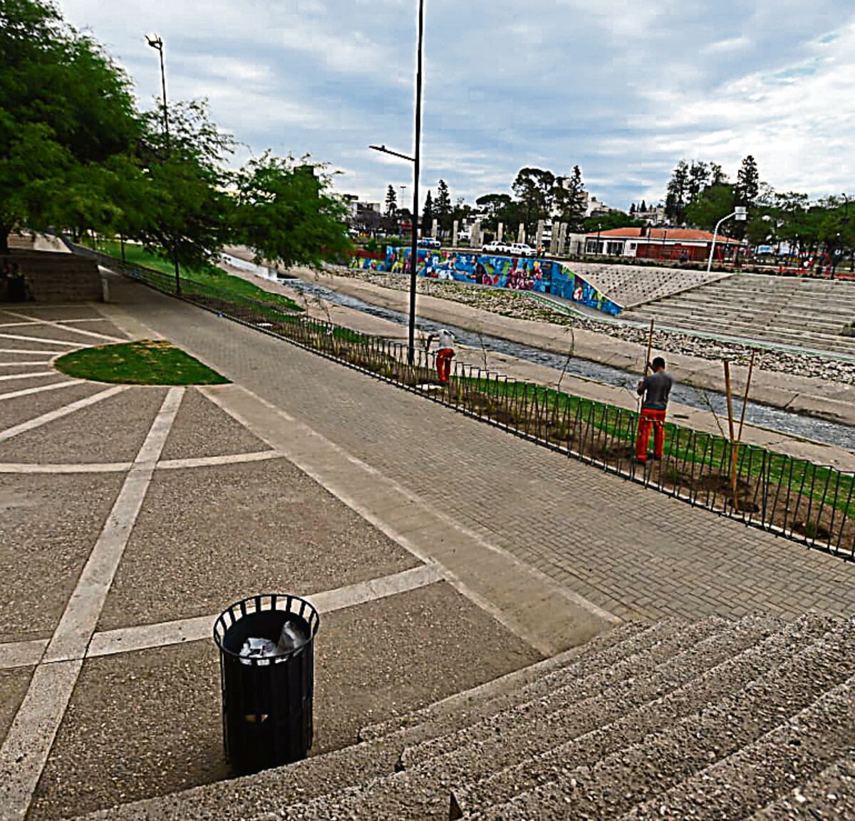 Paseo Suquía. Se extiende por 400 metros y tendrá una rambla gastronómica. (Nicolás Bravo / La Voz)