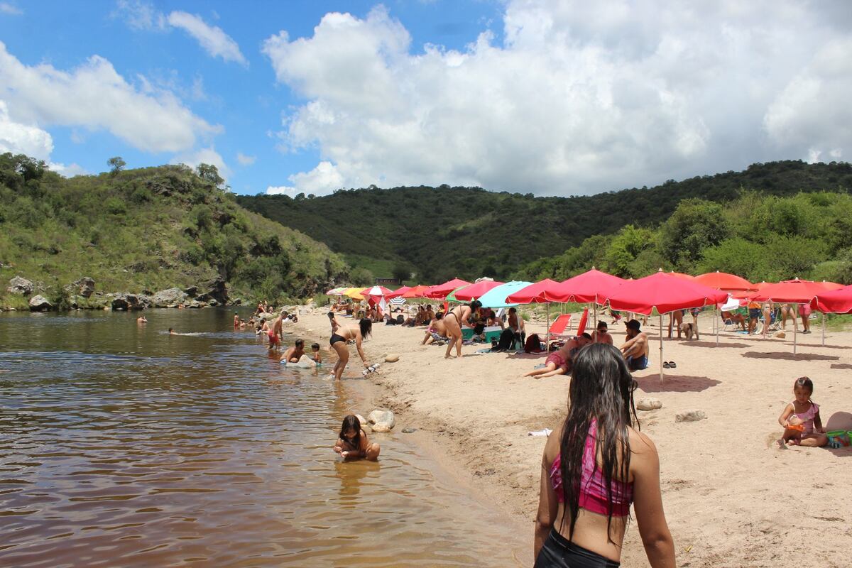La Playa de los Hippies, en Cuesta Blanca. Una de las más atractivas en las Sierras. (La Voz)