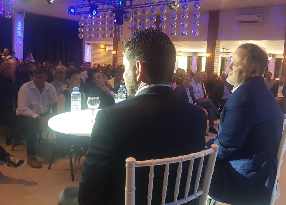 Yannibelli junto al intendente Ferrer, en el acto de su presentación en Río Tercero (La Voz)