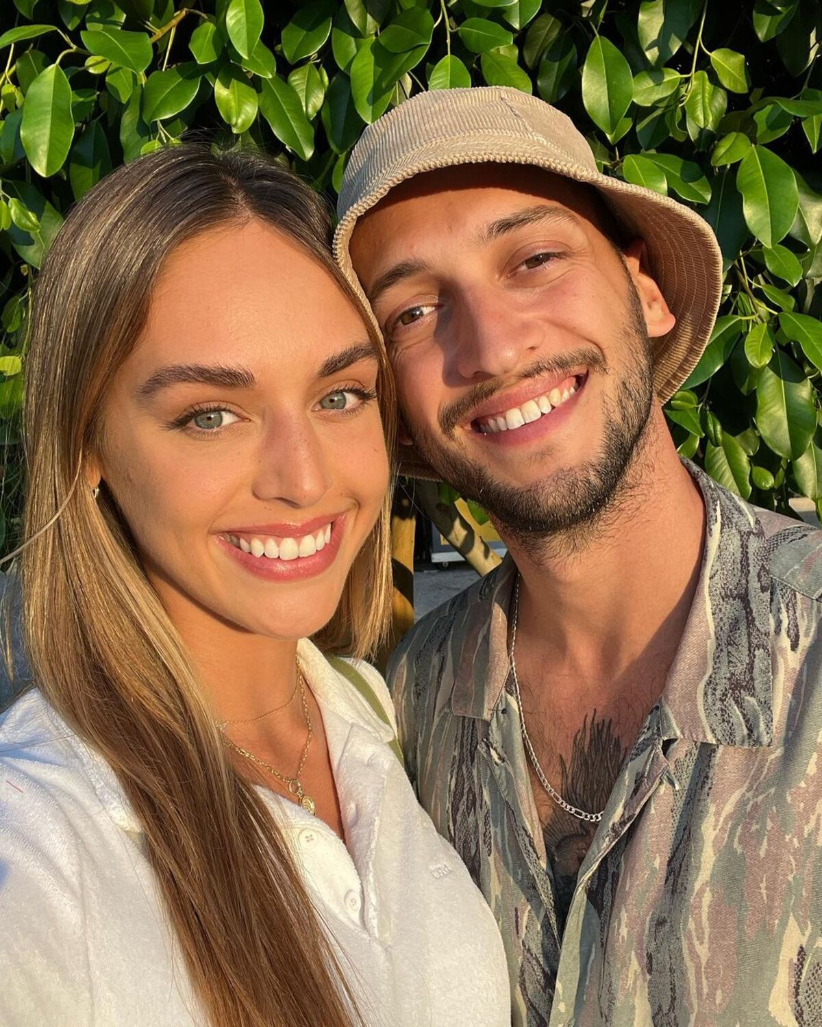 La pareja se conoció en Indonesia y comparte su amor por el mate