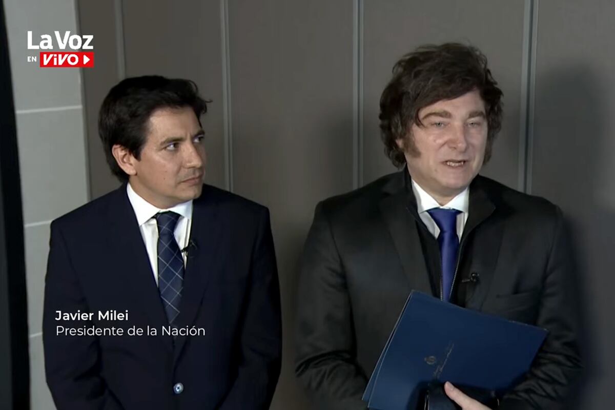 Javier Milei y Gonzalo Roca entrevistados por Virginia Guevara para La Voz en Vivo. (Captura)