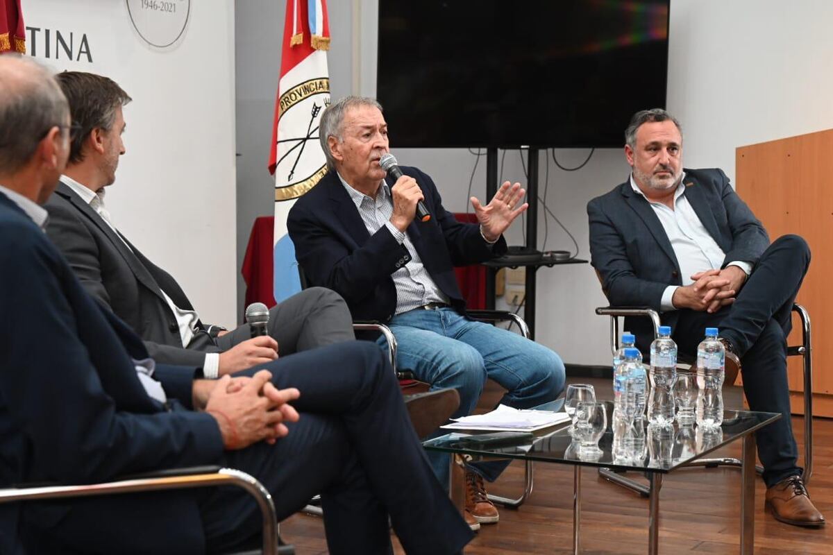 Schiaretti disertó en la Cámara de la Construcción, delegación Rosario.