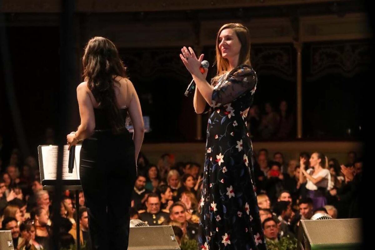 Llaryora y Passerini encabezaron la Velada Patria en el Teatro Libertador (Gobierno de Córdoba).