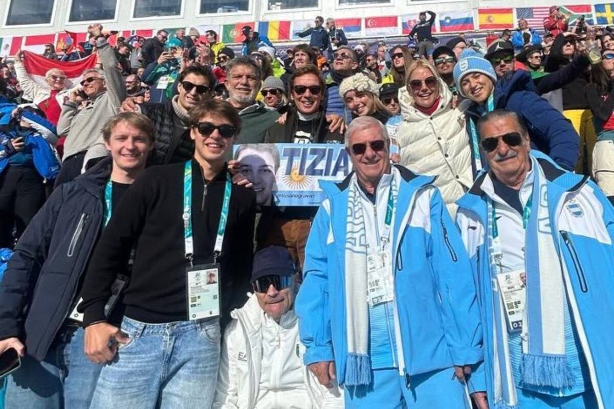 La hinchada de Tiziano Gravier en su debut olímpico. (Prensa COA).