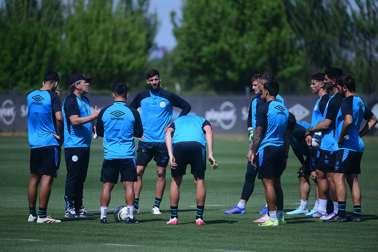 Práctica de Belgrano. Este lunes larga la preparación para recibir a Tigre, en Alberdi. sábado. (José Gabriel Hernández / La Voz)