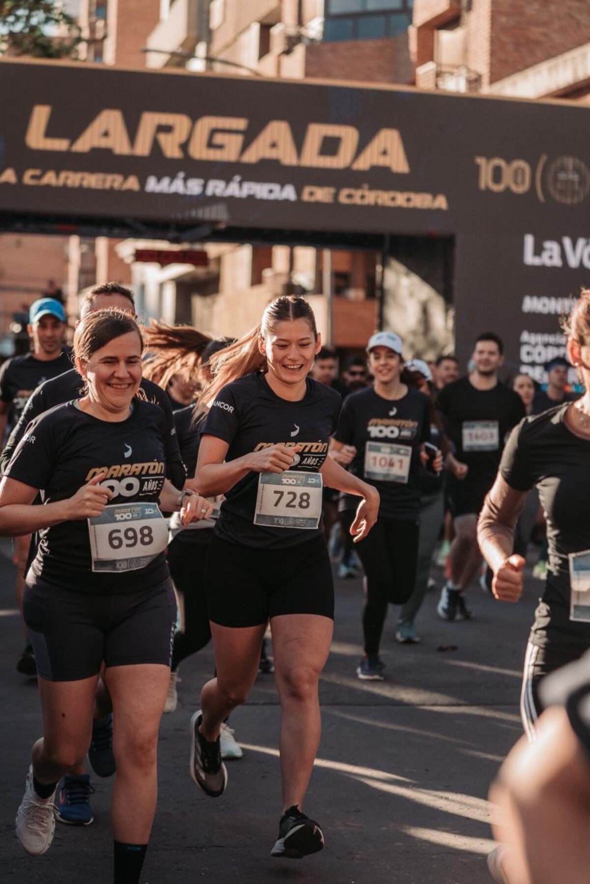 Con 1.200 corredores inscriptos, más de 500 familias y amigos acompañaron una jornada histórica en Córdoba. (Colegio de Abogados)