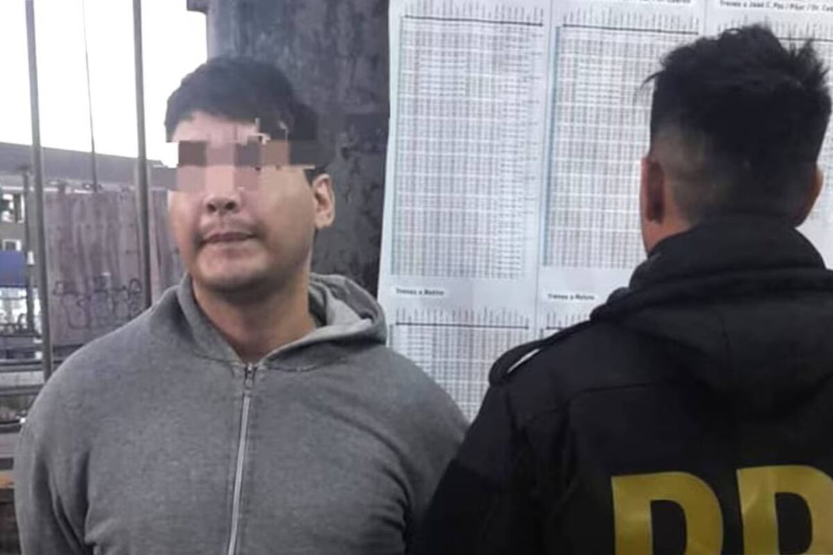 Giménez tras ser detenido en la terminal de Retiro.