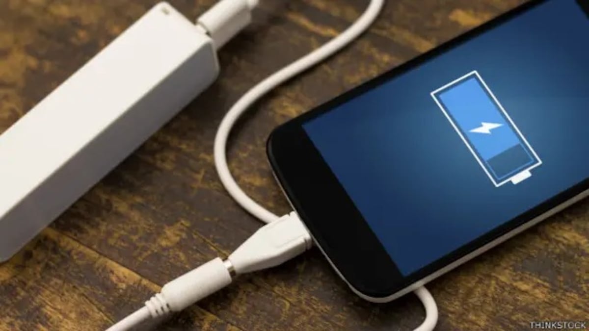 El error que acorta la vida de tu celular: por qué cargarlo de noche es más dañino de lo que parece