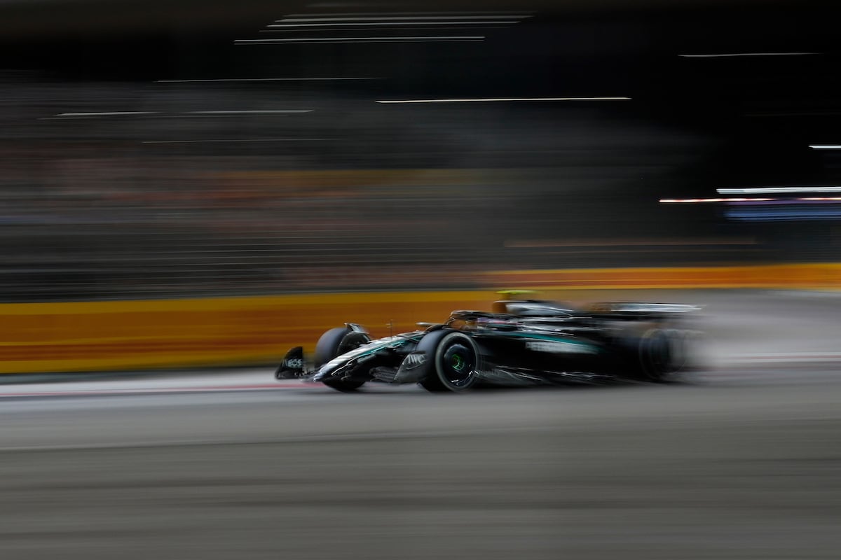 Russell brilla en Singapur, Colapinto sufre y McLaren festeja. (AP).