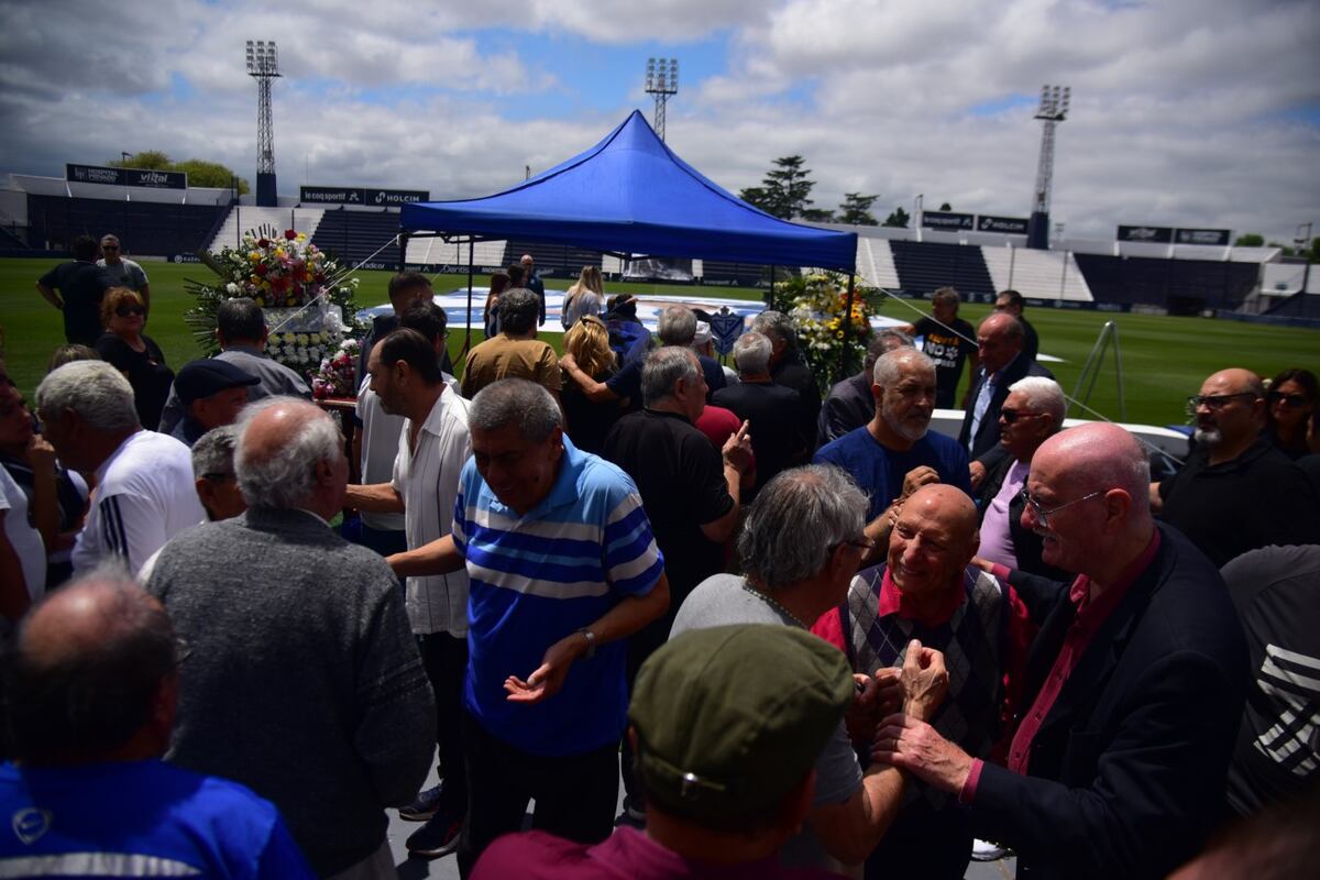 Velorio de Daniel Willington en la cancha de Talleres. (Pedro Castillo / La Voz)