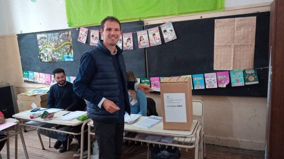 Río Cuarto. Nicolás Forlani votó este domingo por la mañana. (Gentileza LV16)