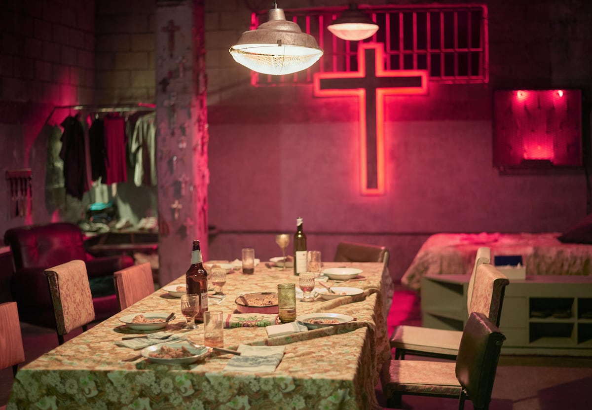 La mesa está servida en "El Marginal 4". (Gentileza Julieta Horak)