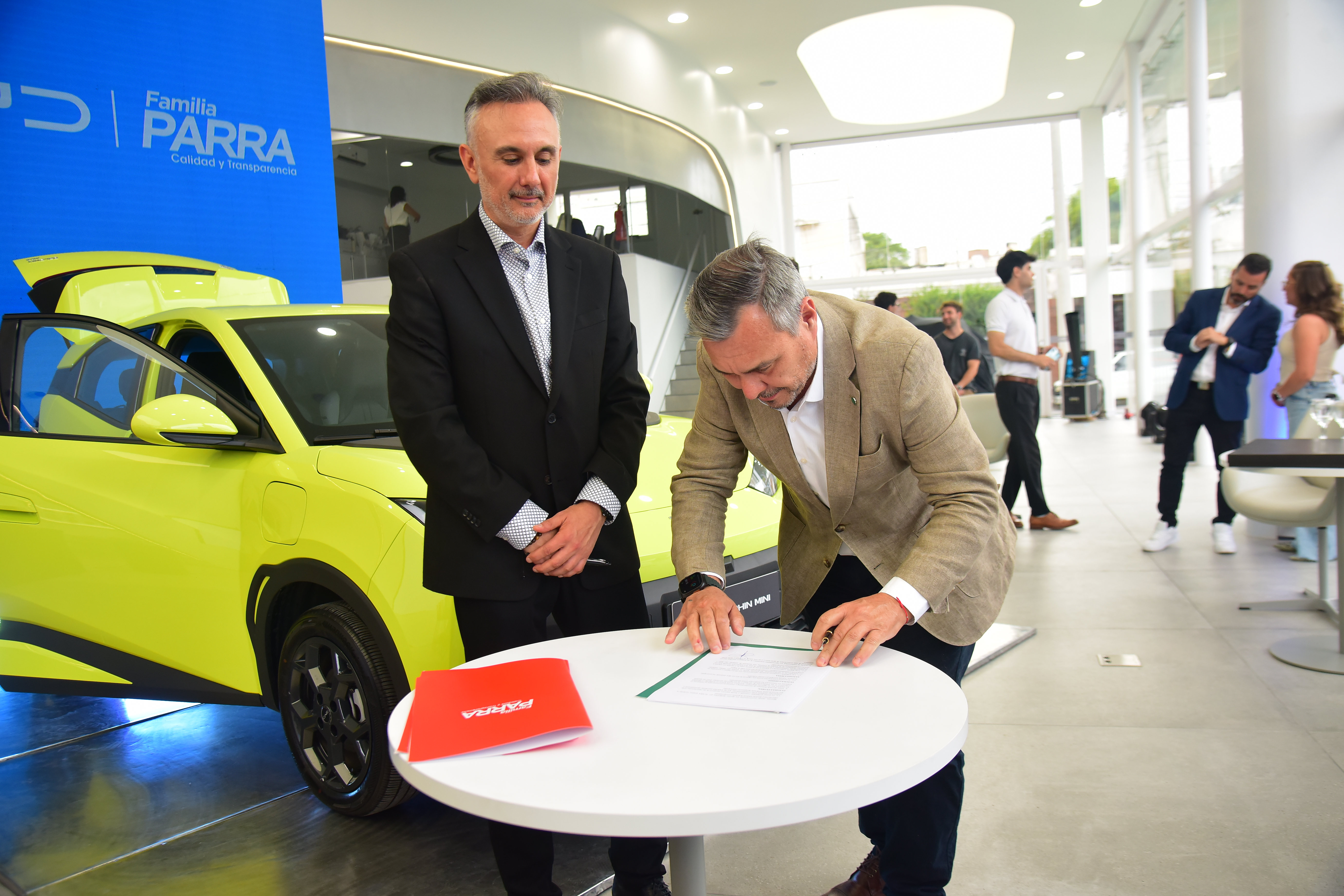 Inauguración de la concesionaria BYD de auto eléctricos de la Familia Parra. (Javier Ferreyra / La Voz)