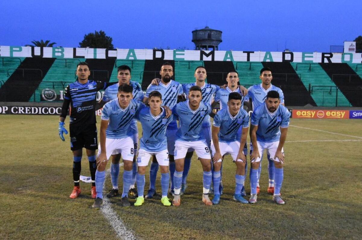 La formación de Estudiantes de Río Cuarto en el cotejo ante Nueva Chicago, por la fecha 10. (Prensa Nueva Chicago).