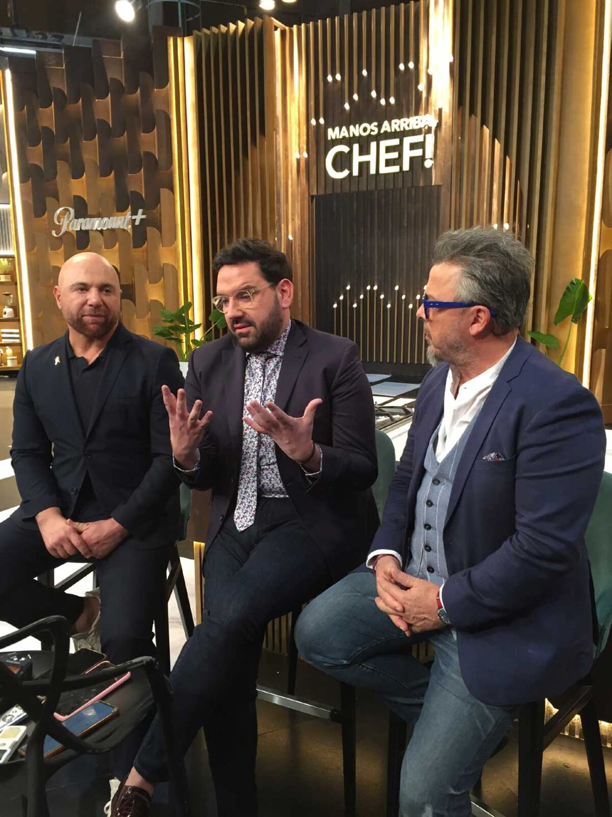 Germán Martitegui, Damián Betular y Donato De Santis, en el estudio de Manos Arriba Chef, de Paramount +.