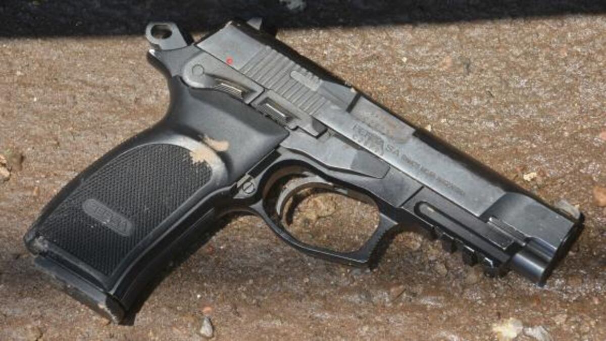 Tras el asalto al súper, los ladrones tenían una de las pistolas robadas de Jefatura en 2015. (Archivo/La Voz)
