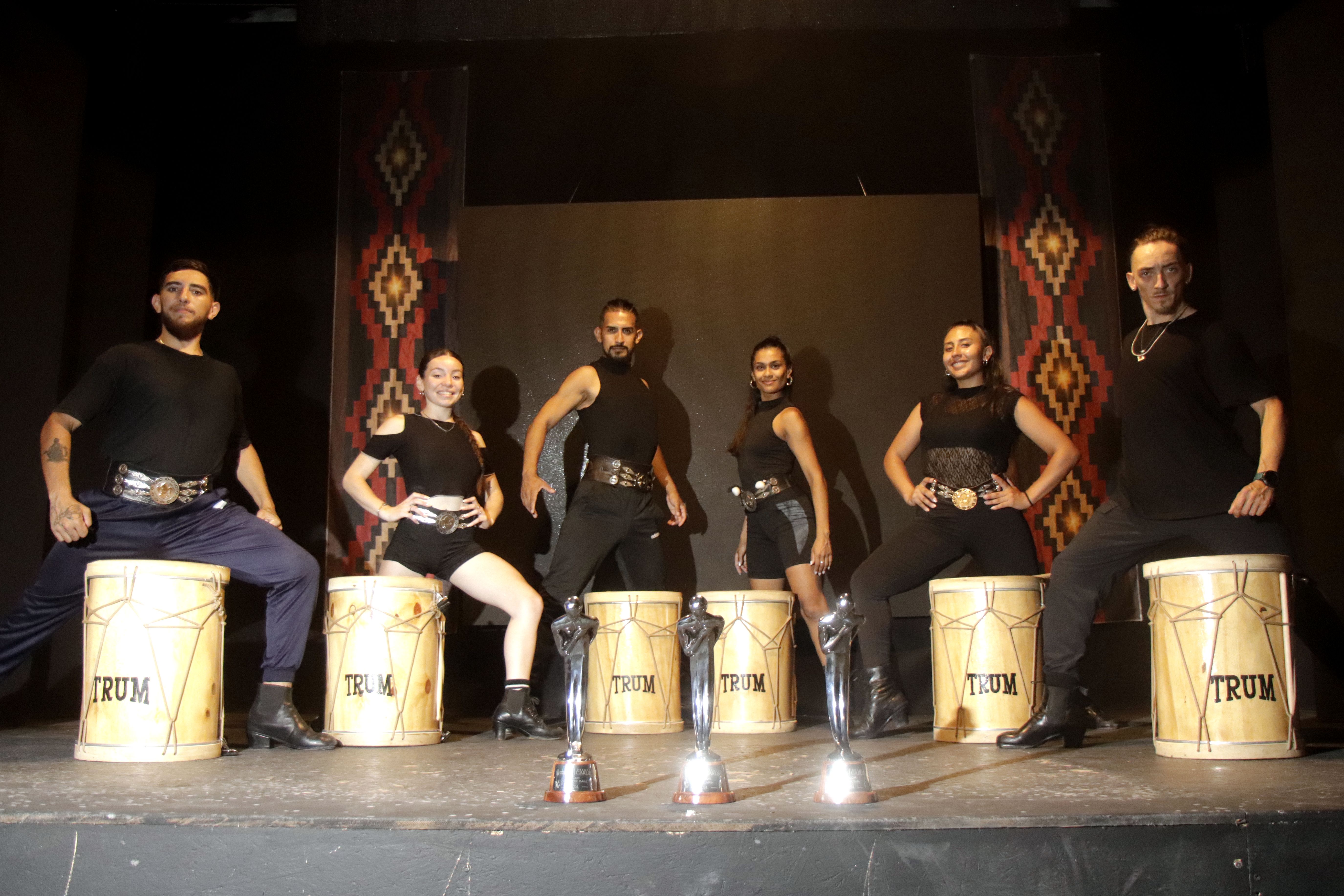Bailarines del grupo de baile Trum. ( La Voz)