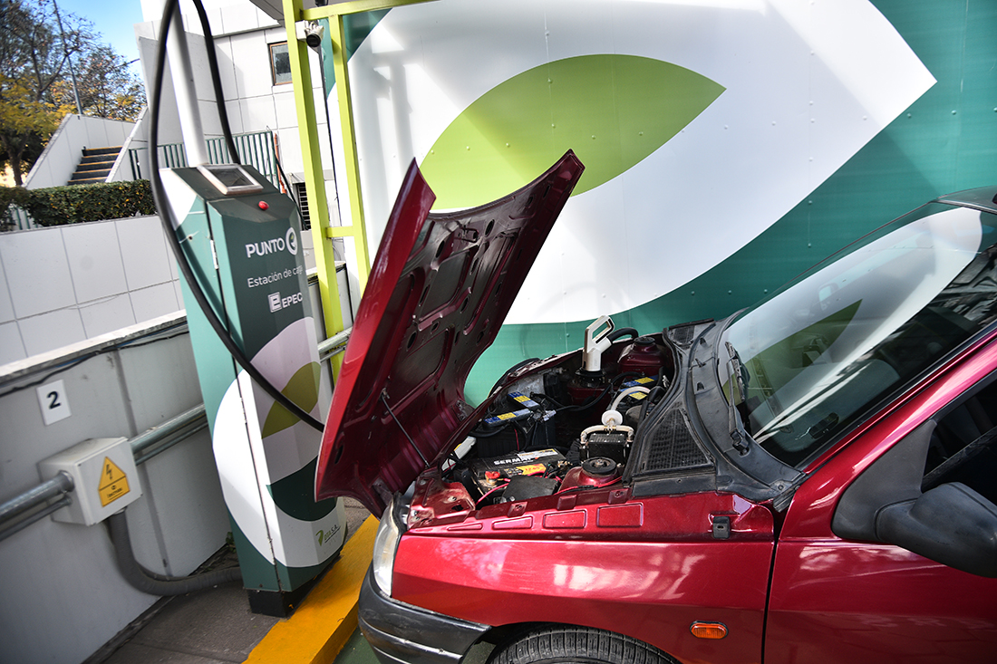 Parmigiani ofrece el servicio de convertir cualquier auto a eléctrico. Foto: Pedro Castillo