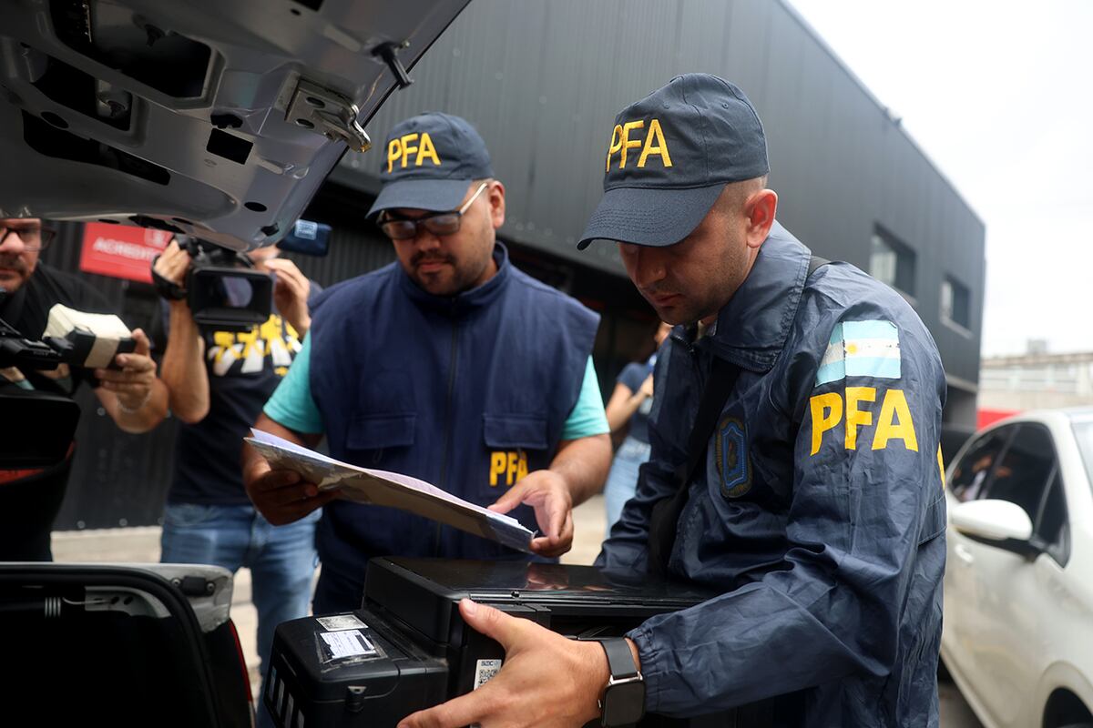 AFA. Allanamiento en la sede del Club Barracas. (Gentileza / Clarín)