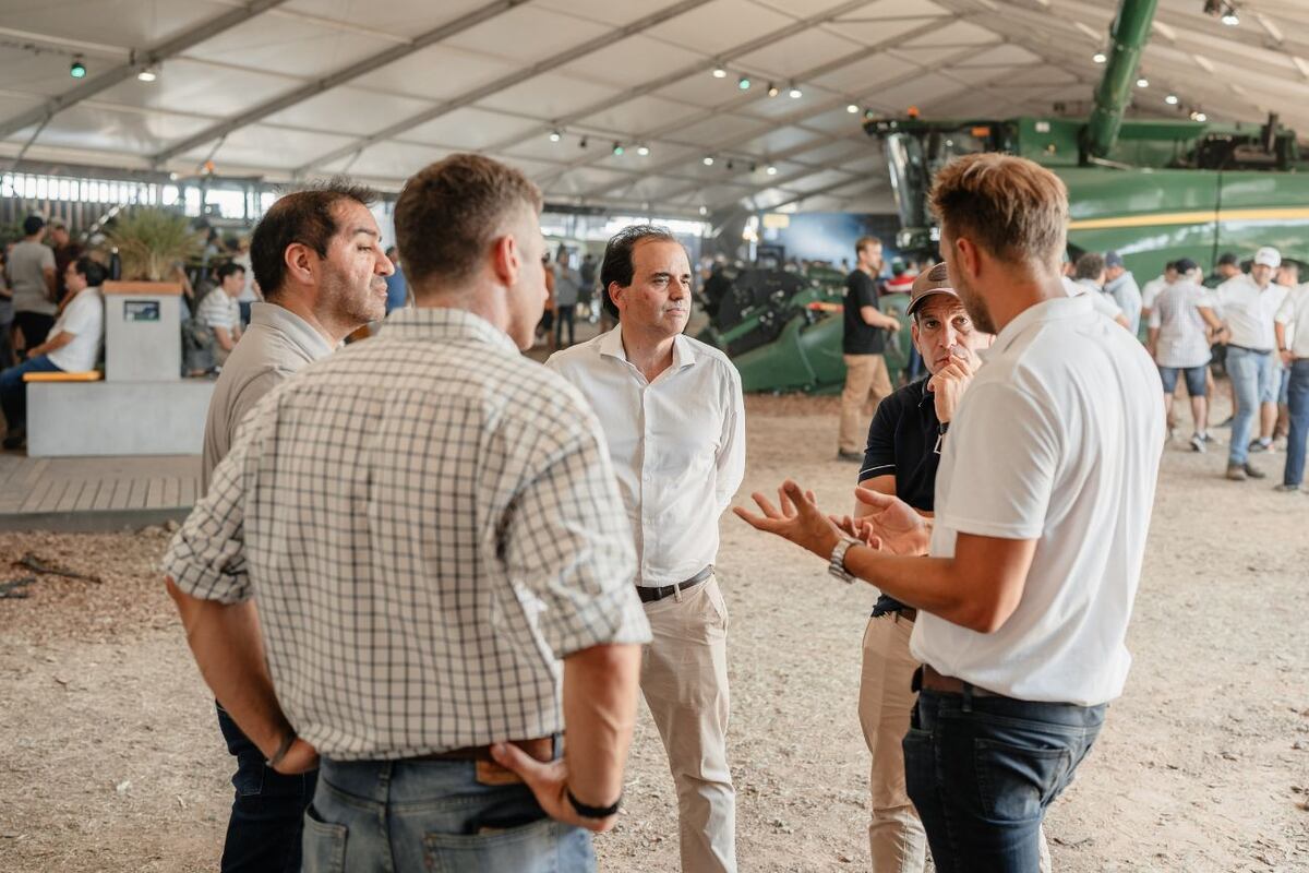 Llamosas firmó un convenio con CREA para impulsar el sector agropecuario en la región.