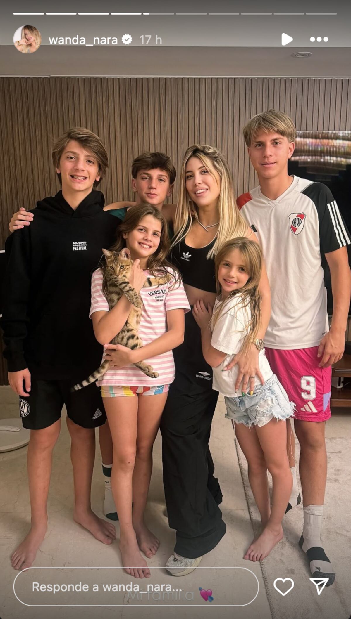 Wanda Nara junto a sus hijas e hijos tras volver de Brasil. (Foto: Instagram)