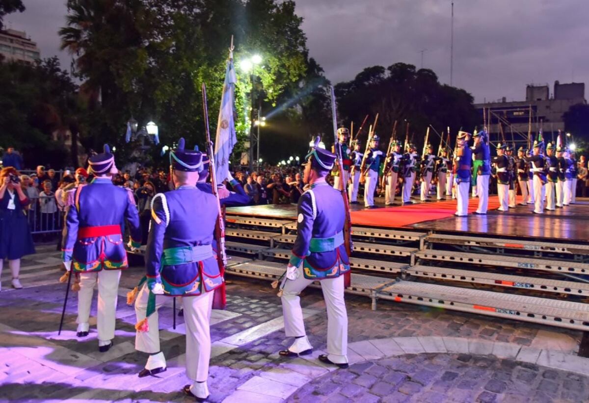 Cambio de Guardia de Honor en el Cabildo Histórico. (Municipalidad de Córdoba)