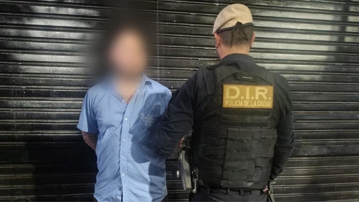 Violencia callejera: con el colectivo en movimiento, un chofer abandonó el volante para pelear con un pasajero. (Gentileza)