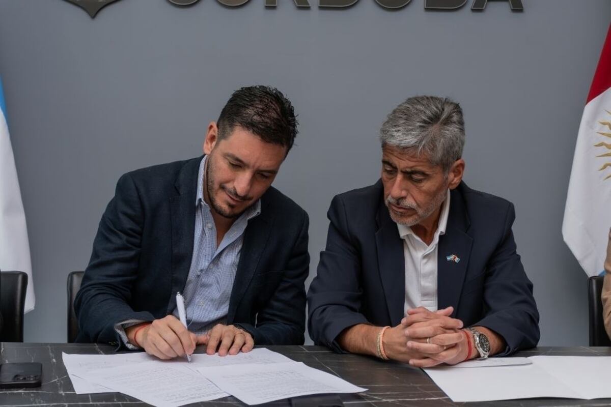 Marcos Ferrer, intendente de Río Tercero, junto al ministro de Seguridad, Juan Pablo Quinteros.