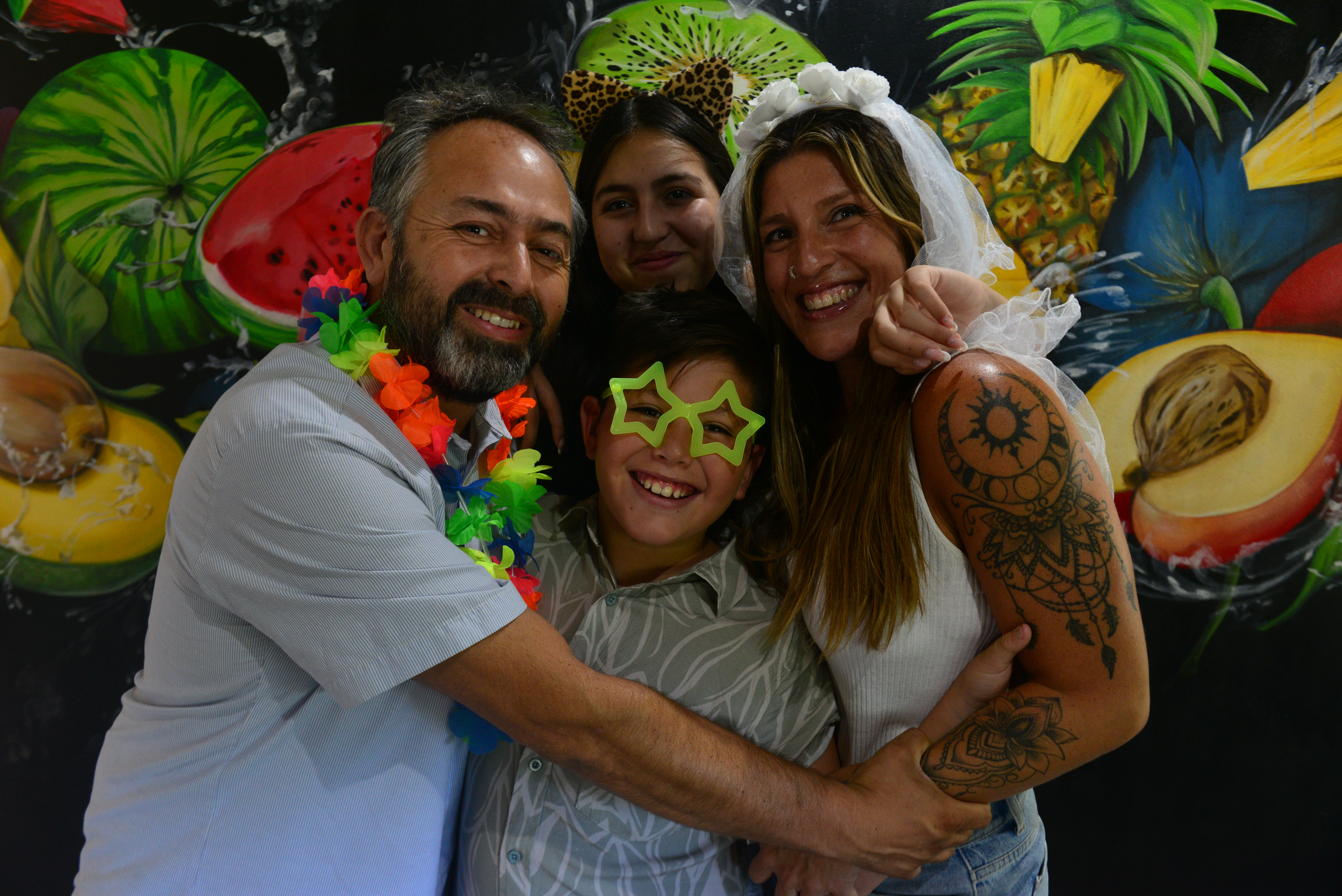 Cintia y Jorge con sus hijos. (Foto: Javier Ferreyra /La Voz)