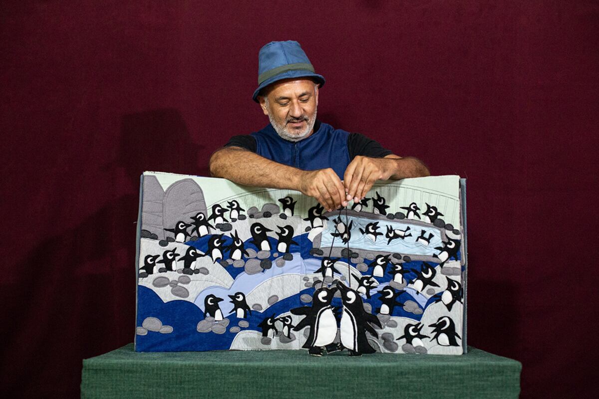Lucho Luján en "De familias que son así", de Ulularia Teatro