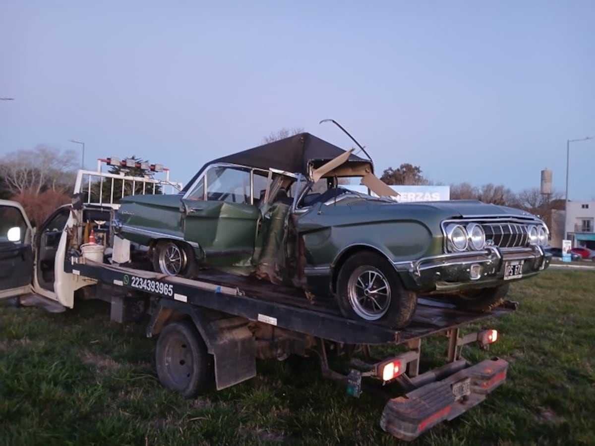 El coleccionista de Ford Falcon que destruyó una de las joyas que compró en un choque en la ruta 11 y fue criticado en redes. (Gentileza Clarin)