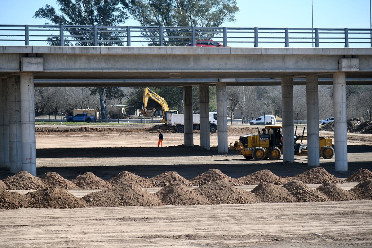 Avanza la construcción del nuevo estacionamiento del estadio Kempes. (Ramiro Pereyra / La Voz)