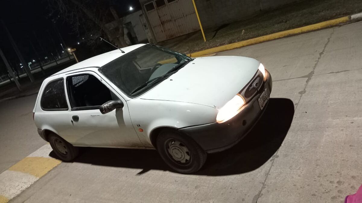 El auto donde iba la víctima.